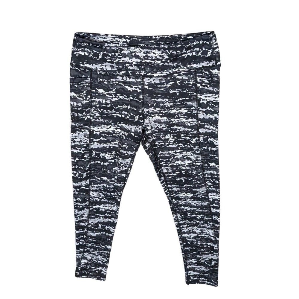 Pro Player Size L Capri Leggings Black Camo